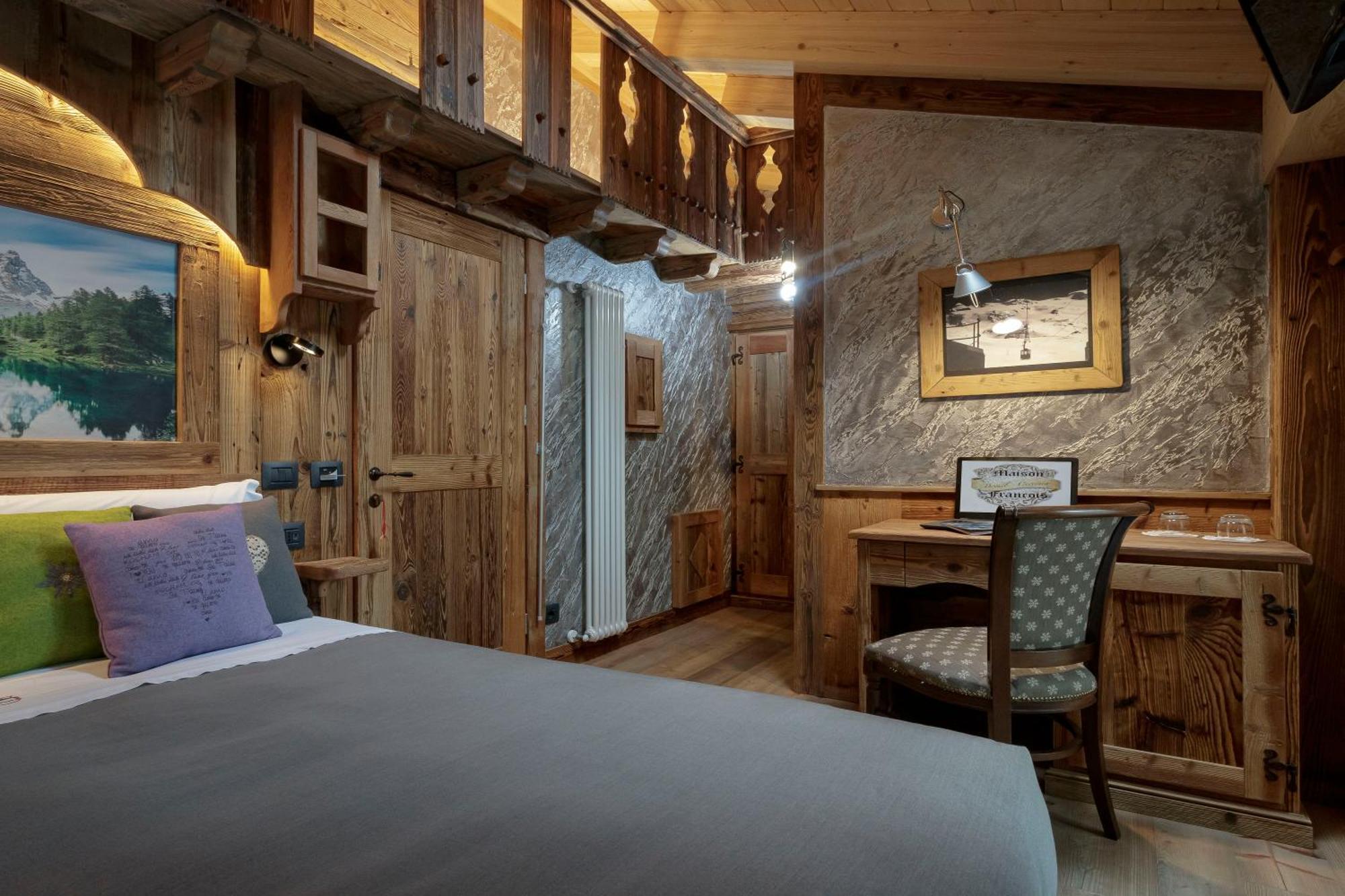 Chalet Matterhorn Francois - Central Ski Chalet With Spa And Breakfast, 100Mt Lift เบรยล์-แชร์วิเนีย ภายนอก รูปภาพ
