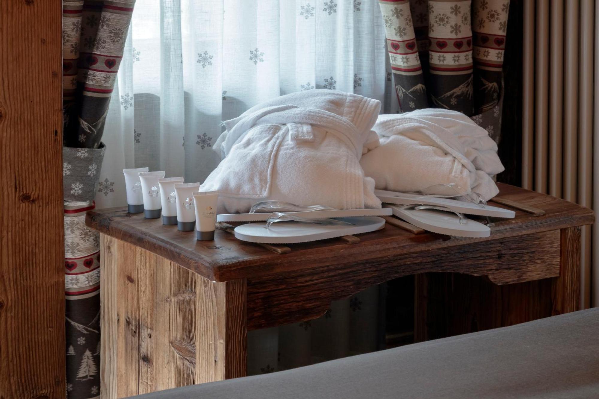 Chalet Matterhorn Francois - Central Ski Chalet With Spa And Breakfast, 100Mt Lift เบรยล์-แชร์วิเนีย ภายนอก รูปภาพ
