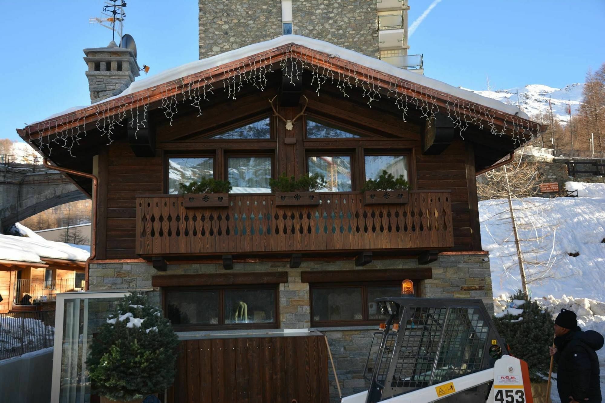 Chalet Matterhorn Francois - Central Ski Chalet With Spa And Breakfast, 100Mt Lift เบรยล์-แชร์วิเนีย ภายนอก รูปภาพ